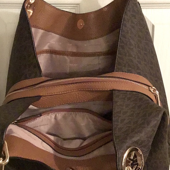 MICHAEL KORS” beautiful bag🌹💐🌹 - Picture 5 of 6